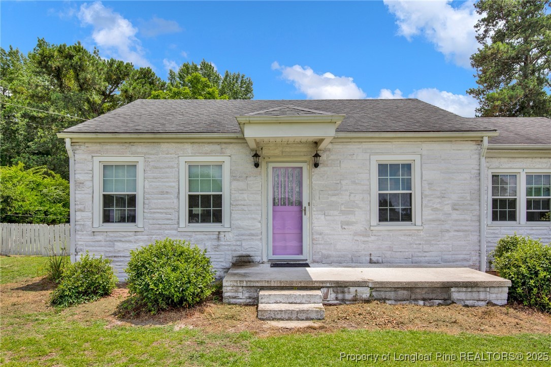 92 Nathan Dudley Road Clinton, NC 28328 - Photo 1 of 32 Gallery Image 1