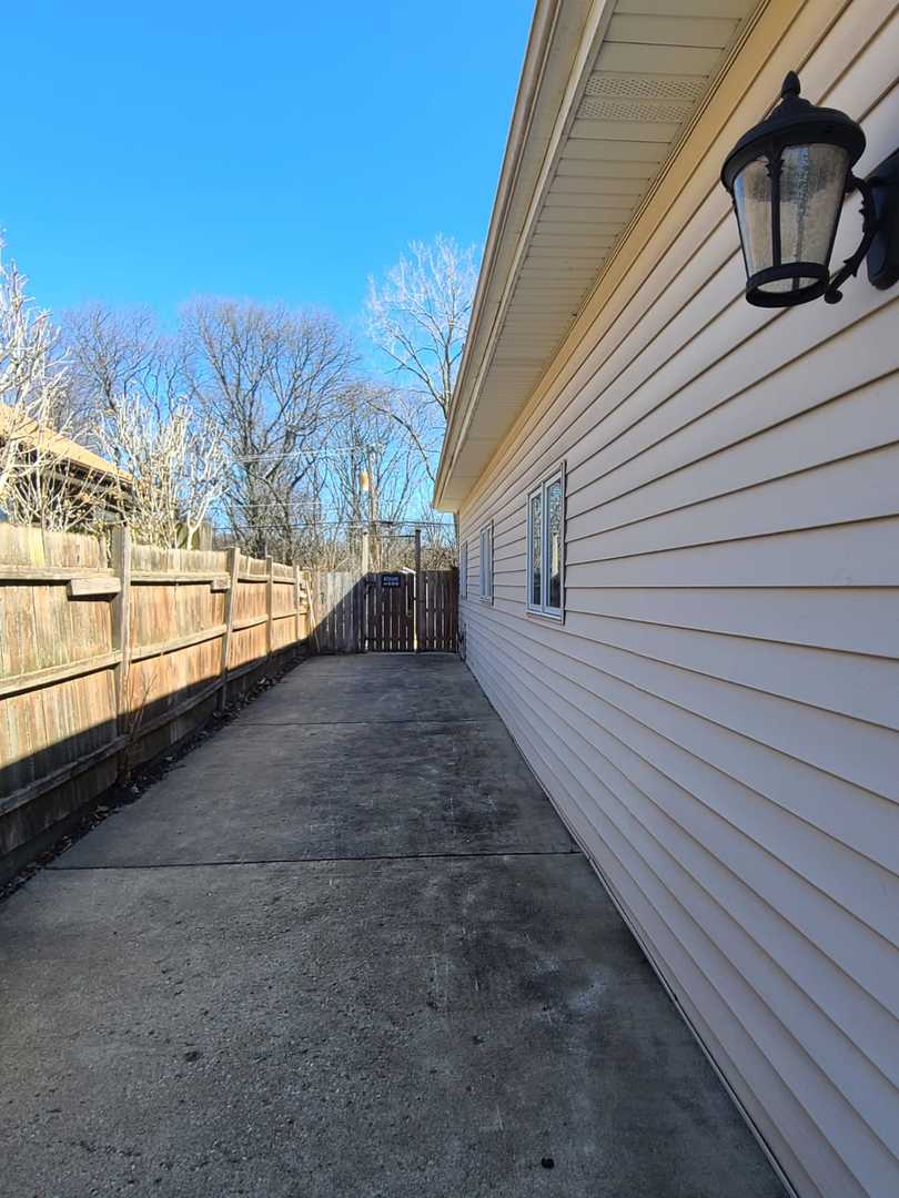 1441 Maple Street Glenview, IL 60025 - Photo 11 of 22 a view of a terrace with sky view