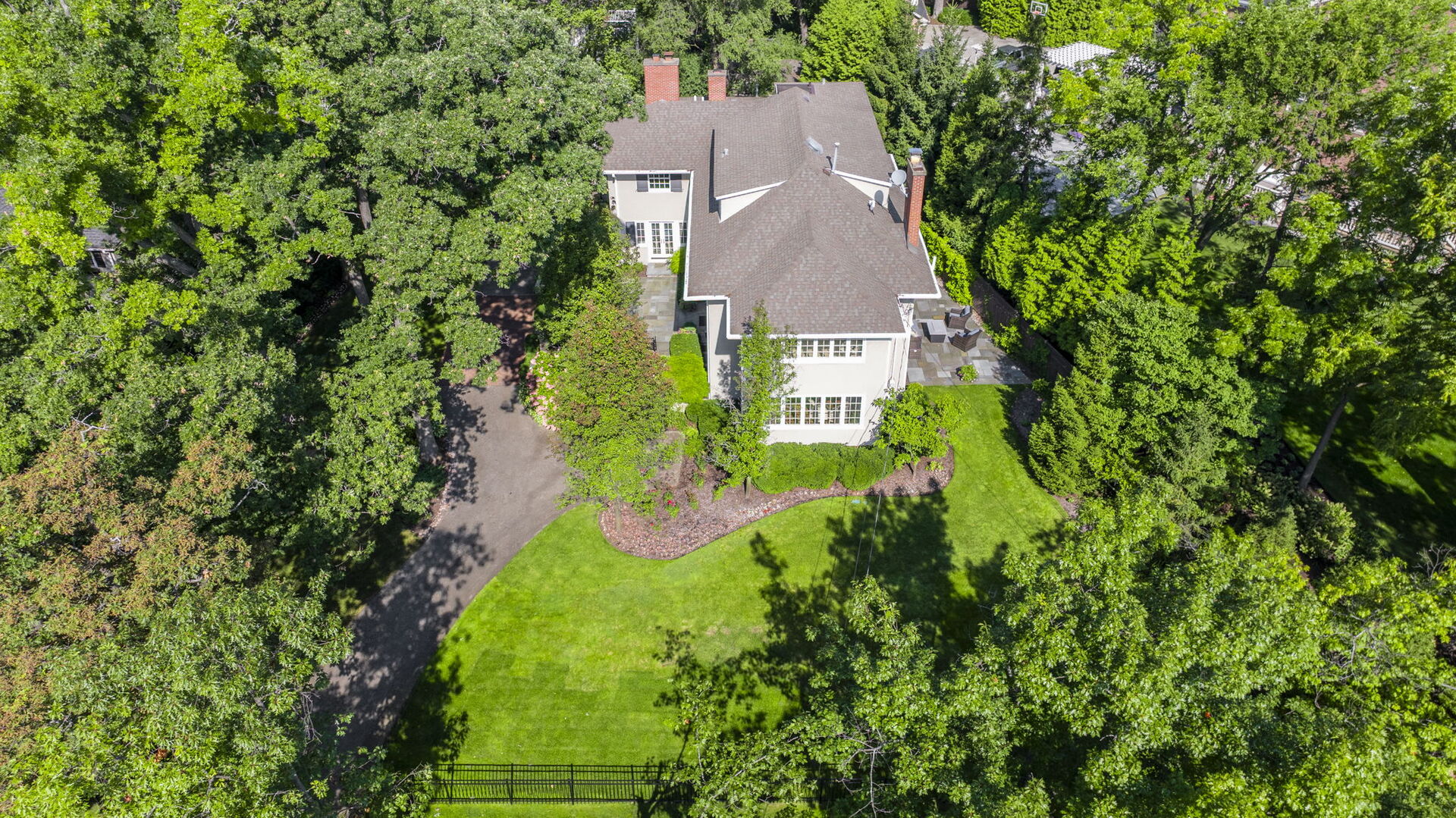 646 Prospect Avenue Winnetka, IL 60093 - Photo 3 of 22 an aerial view of a house