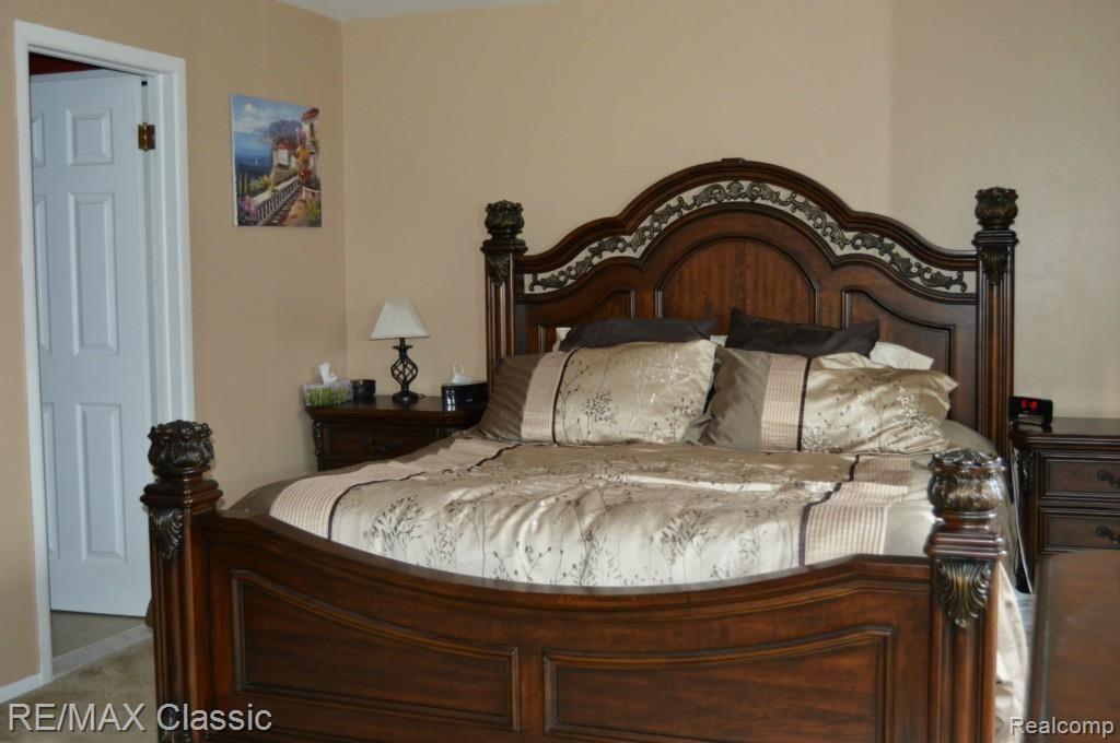 659 Oakbrook West Rochester, MI 48307 - Photo 9 of 17 DSC_0893_picmonkeyed.jpg