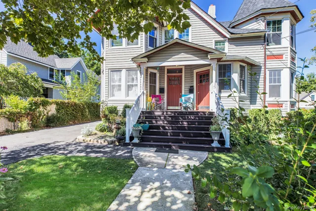 $3,600 | 43 James Street, Babylon, NY 11702