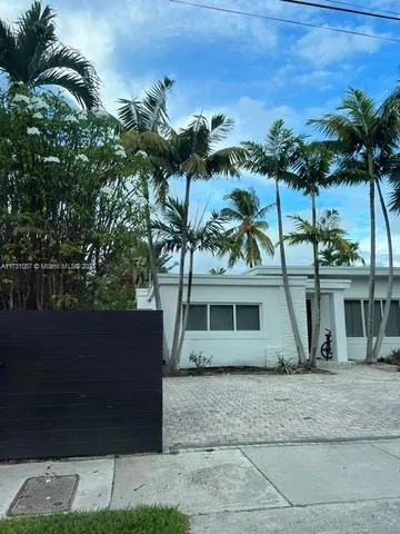 $1,500 | 1395 Daytonia Road, Unit 1, Miami Beach, FL 33141