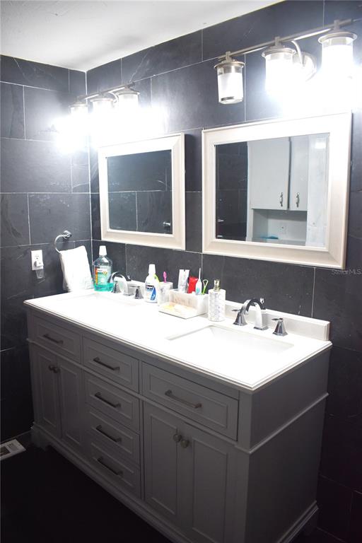 15355 Southwest 85th Avenue Dunnellon, FL 34432 - Photo 16 of 23 a bathroom with a sink and a mirror