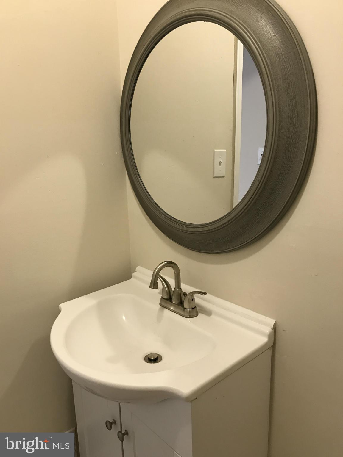 8718 Victoria Road Springfield, VA 22151 - Photo 22 of 30 Bath