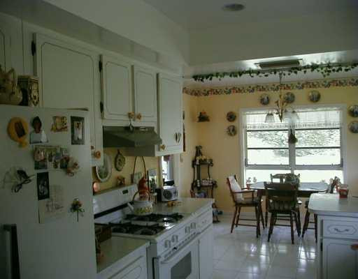 9021 Southwest 4th Street Boca Raton, FL 33433 - Photo 5 of 7 Kitchen