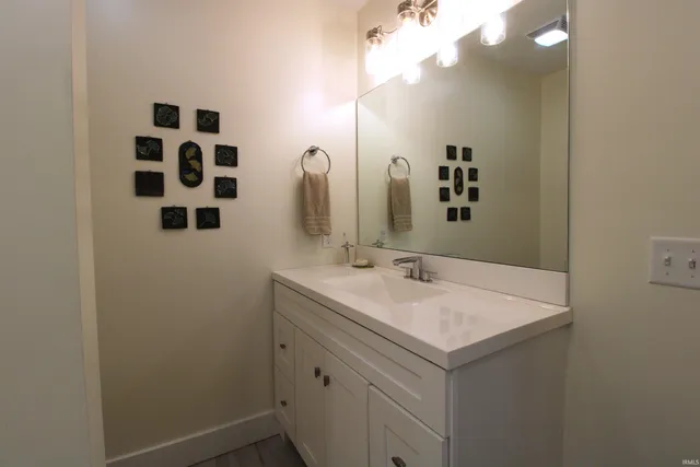 $3,000 | 938 North Jackson Street, Bloomington, IN 47404