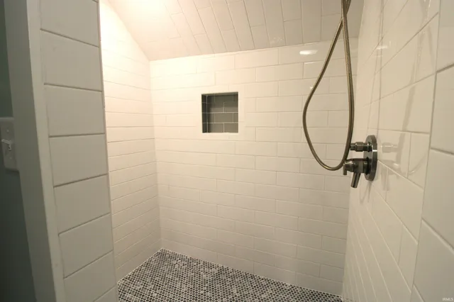 $3,000 | 938 North Jackson Street, Bloomington, IN 47404