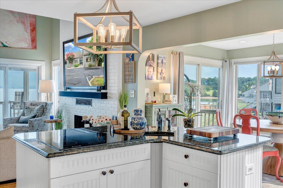 897 Ashmeade Road Moneta, VA 24121 - Photo 41 of 156 Kitchen