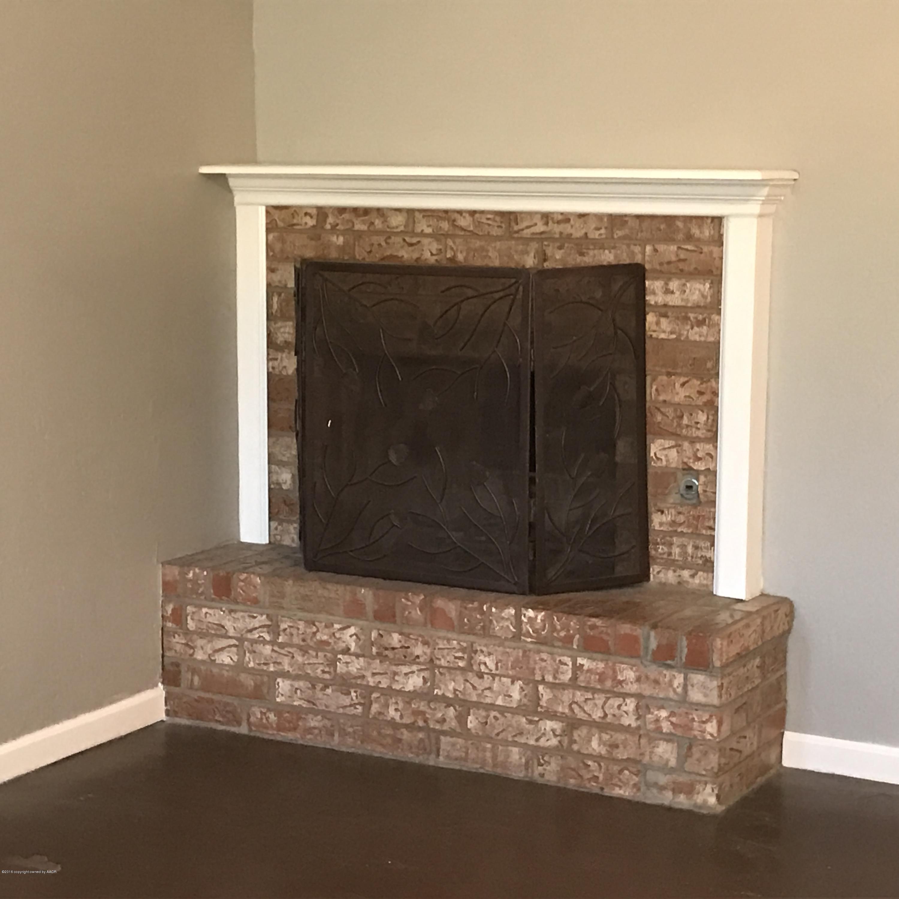 3804 Kingston Road Amarillo, TX 79109 - Photo 2 of 26 fireplace
