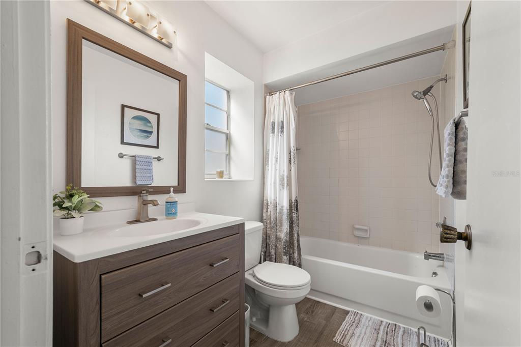 1960 Union Street, Unit 28 Clearwater, FL 33763 - Photo 14 of 23 a bathroom with a sink toilet and shower