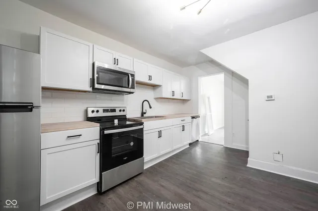 $1,400 | 426 North Bradley Avenue, Indianapolis, IN 46201