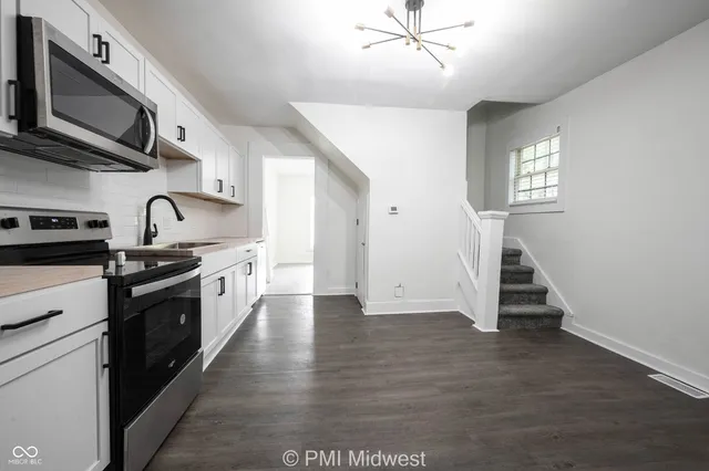 $1,400 | 426 North Bradley Avenue, Indianapolis, IN 46201