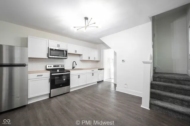 $1,400 | 426 North Bradley Avenue, Indianapolis, IN 46201