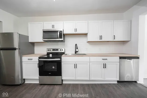 $1,400 | 426 North Bradley Avenue, Indianapolis, IN 46201