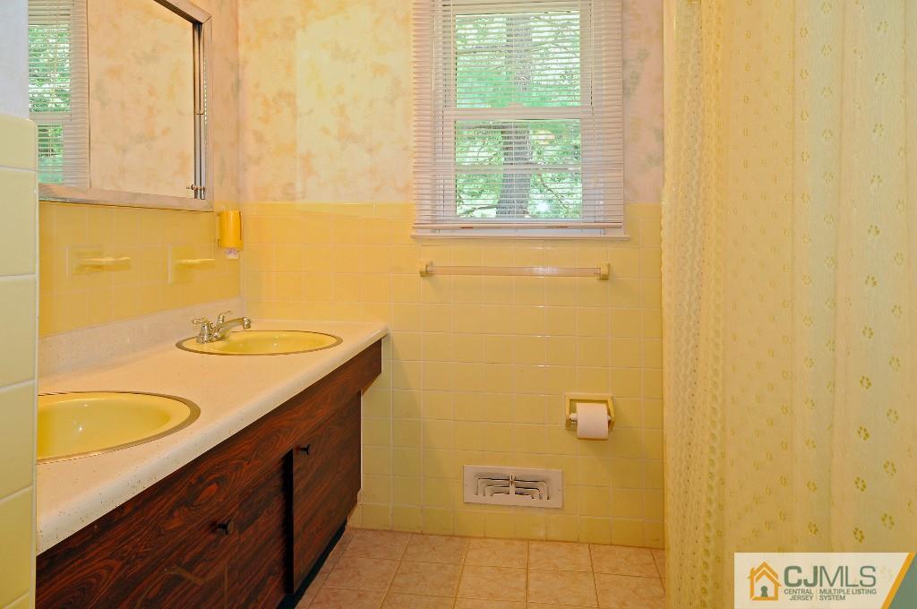 30 Alexander Road East Brunswick, NJ 08816 - Photo 16 of 24 Gallery Image 16