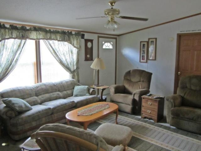 5190 North Vining Road Lakeview, MI 48850 - Photo 3 of 20 3LivingRoom