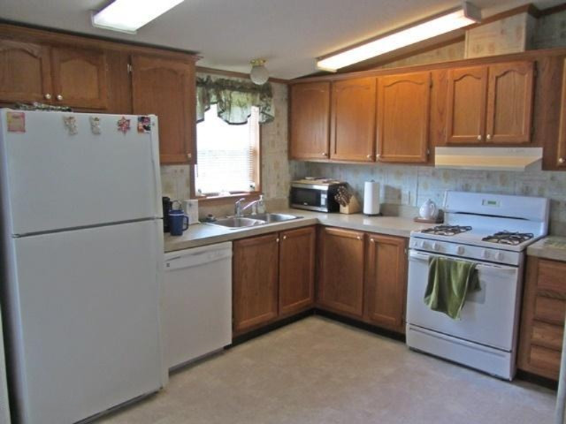 5190 North Vining Road Lakeview, MI 48850 - Photo 4 of 20 4Kitchen