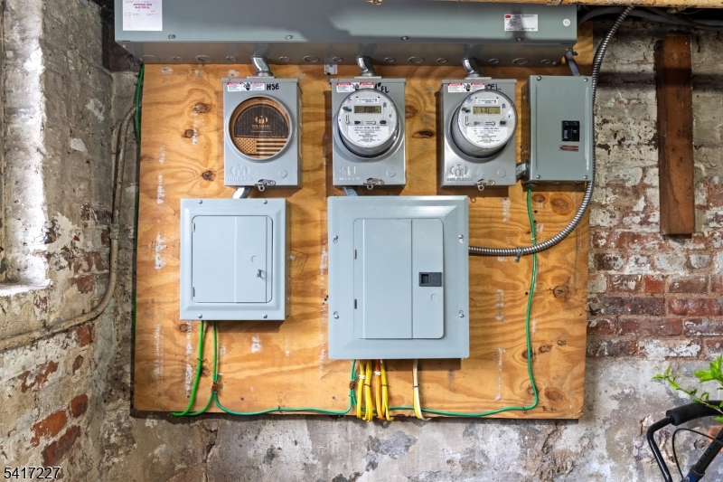 92 South Devine Street, Unit 2 Newark, NJ 07106 - Photo 27 of 33