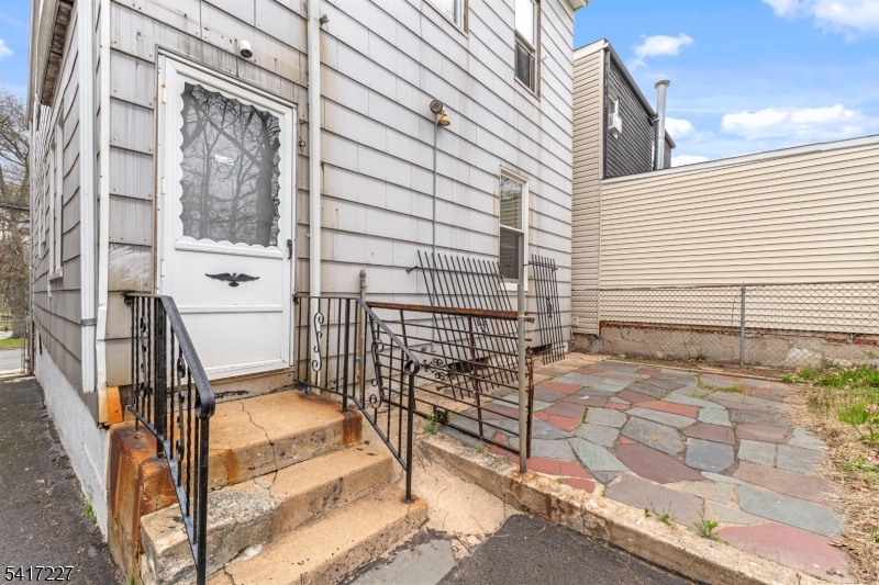 92 South Devine Street, Unit 2 Newark, NJ 07106 - Photo 31 of 33