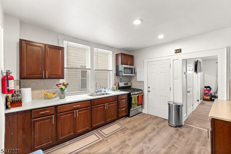 92 South Devine Street, Unit 2 Newark, NJ 07106 - Photo 4 of 33