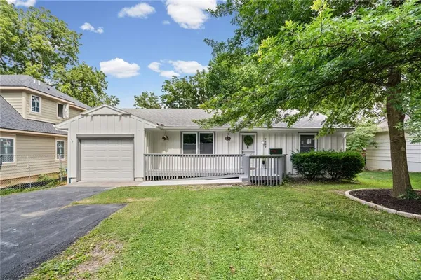 $3,295 | 7809 Rosewood Drive, Prairie Village, KS 66208