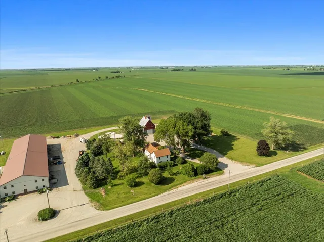 $340,000 | 23875 East Th Road North, Cropsey, IL 61731