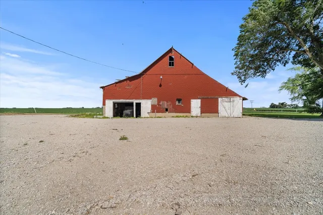 $340,000 | 23875 East Th Road North, Cropsey, IL 61731