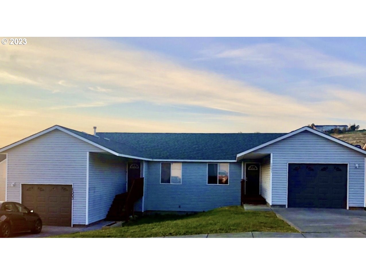 1001 Southwest Nye Avenue Pendleton, OR 97801 - Photo 2 of 14 a backyard of a house with lots of green space