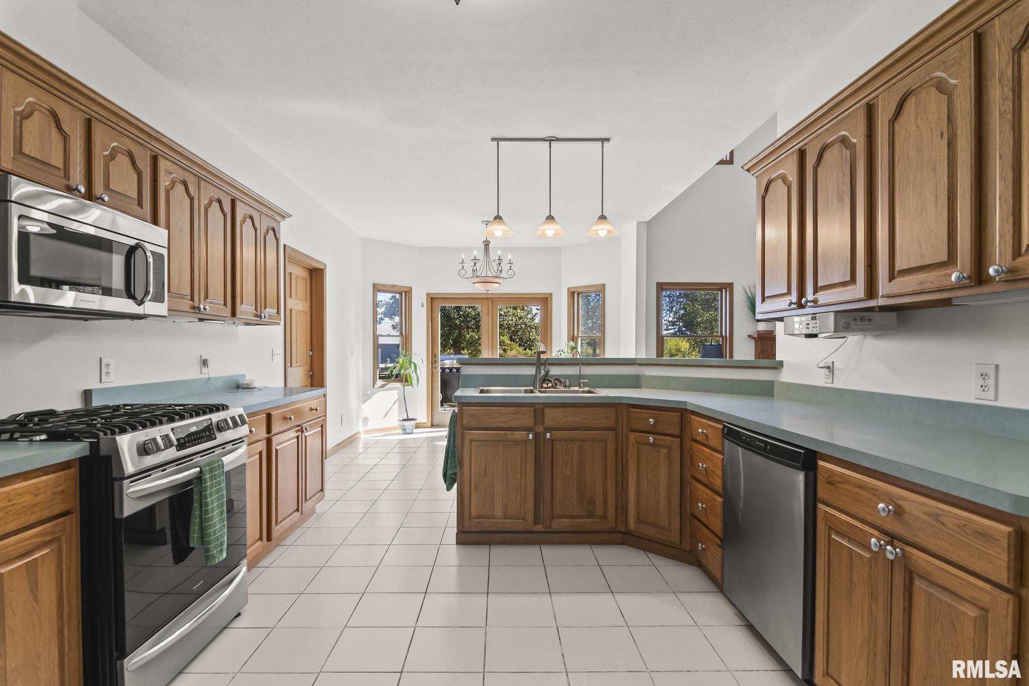 6856 Minder Road Rochester, IL 62563 - Photo 11 of 65