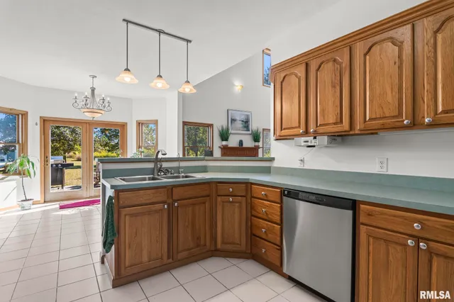 $583,000 | 6856 Minder Road, Rochester, IL 62563