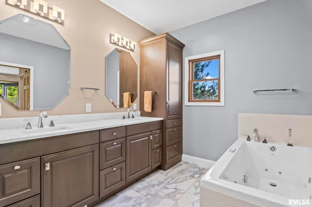 $583,000 | 6856 Minder Road, Rochester, IL 62563