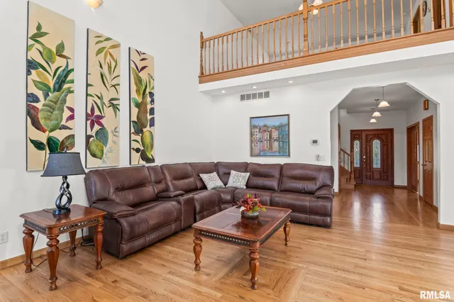 $583,000 | 6856 Minder Road, Rochester, IL 62563