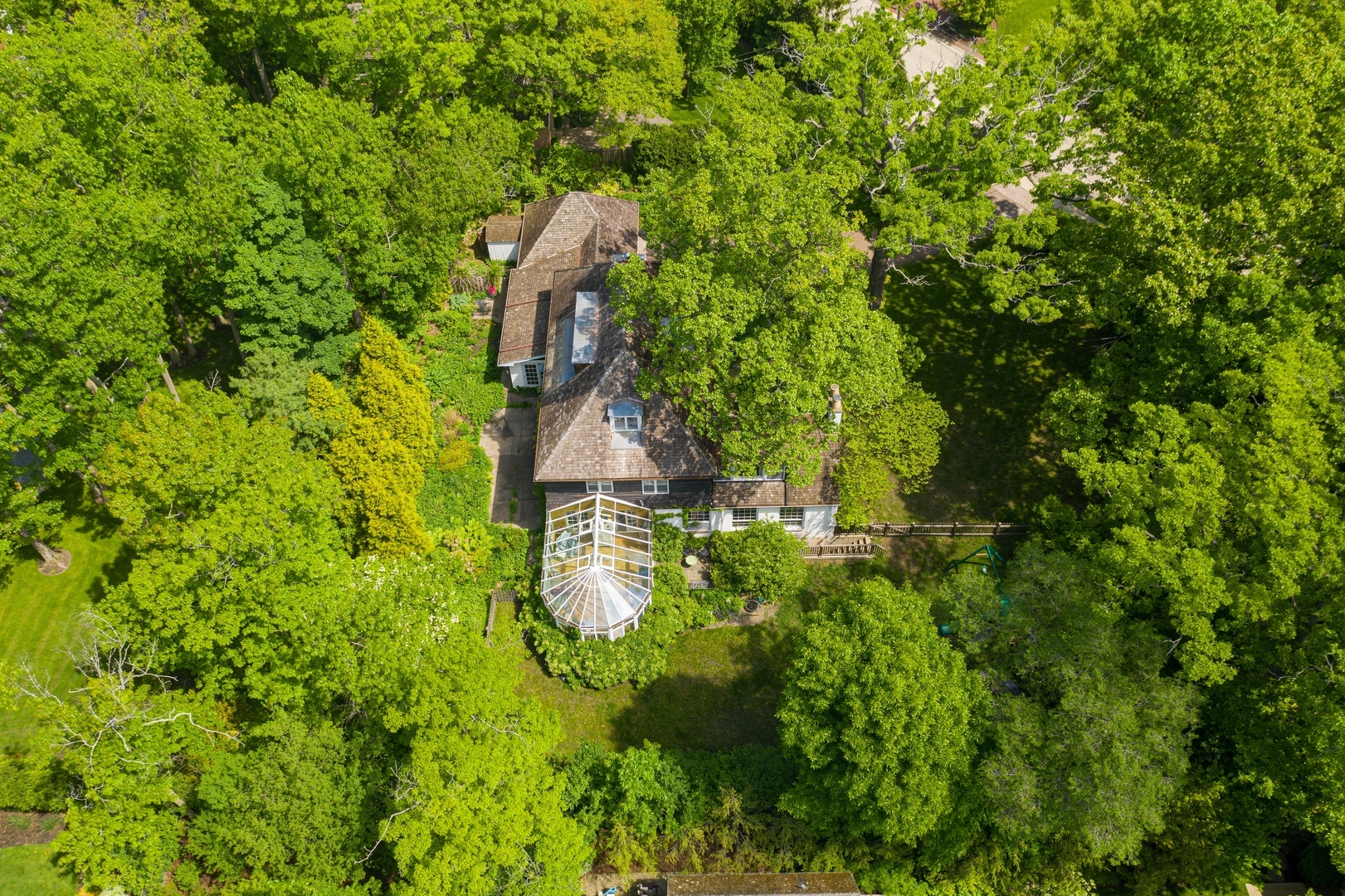 710 Walden Road Winnetka, IL 60093 - Photo 6 of 28 a aerial view of a house with a yard