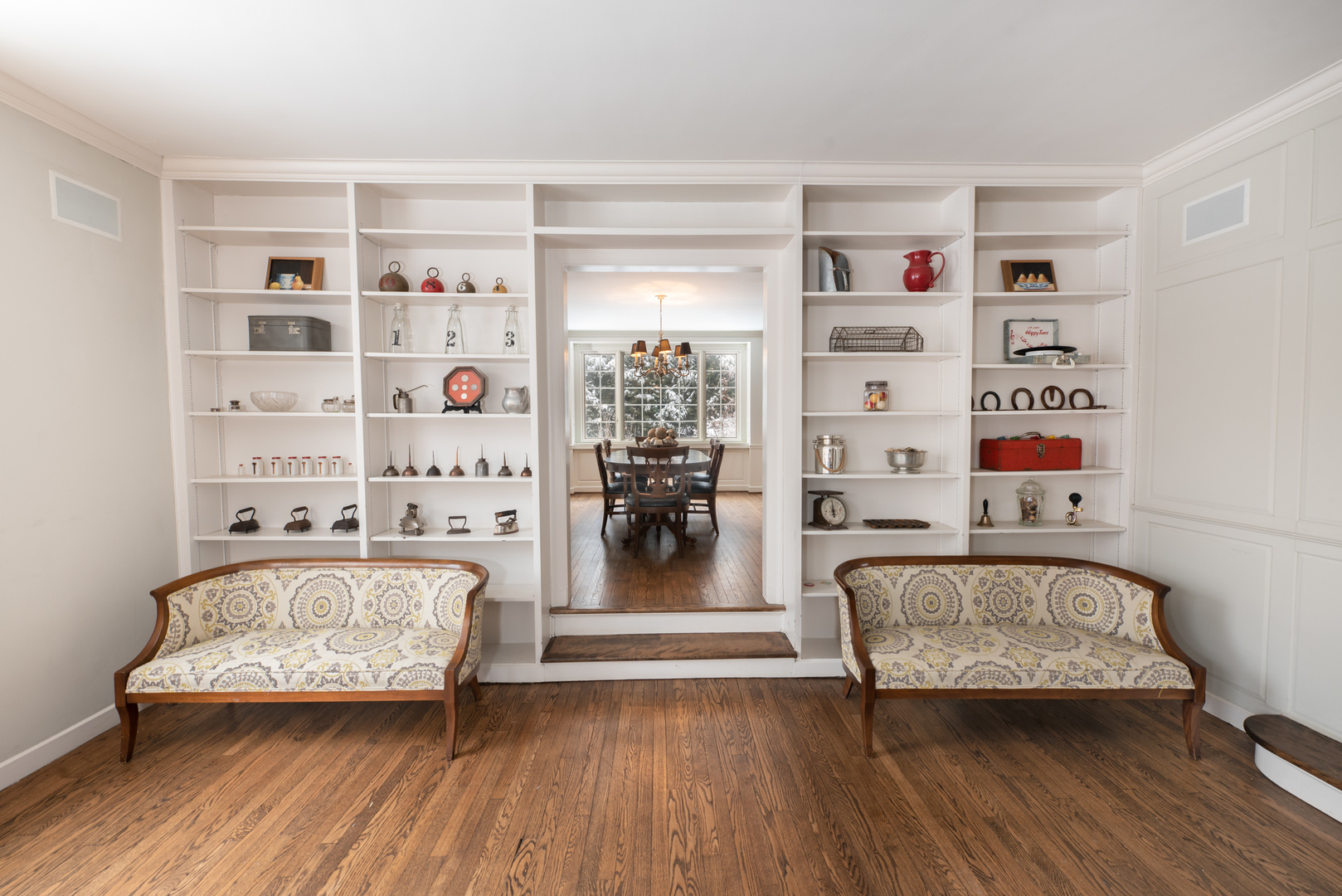 710 Walden Road Winnetka, IL 60093 - Photo 10 of 28 a living room with furniture and a book shelf