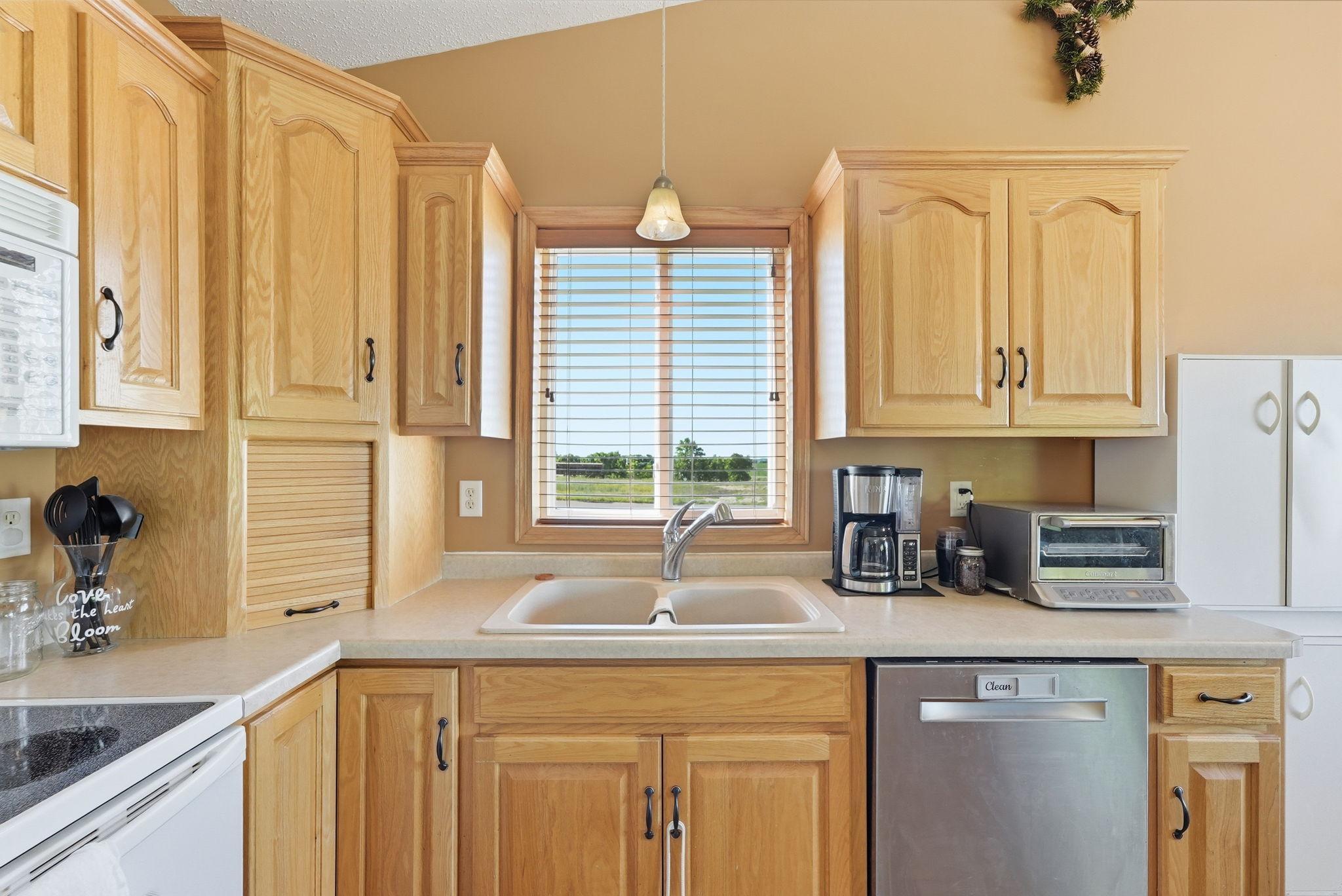 121 Shire Road Watkins, MN 55389 - Photo 13 of 35