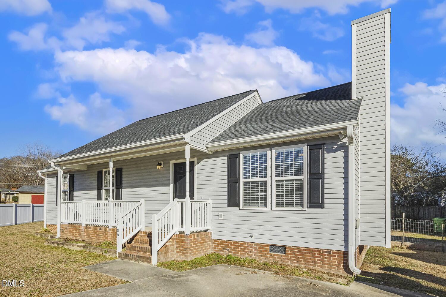 5709 Angelfish Court Raleigh, NC 27610 - Photo 4 of 35 004