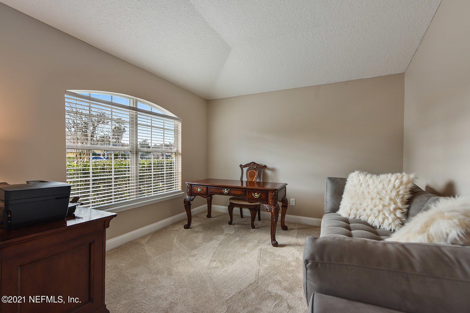 320 Edge Of Woods Road St. Augustine, FL 32092 - Photo 5 of 23 Living Room