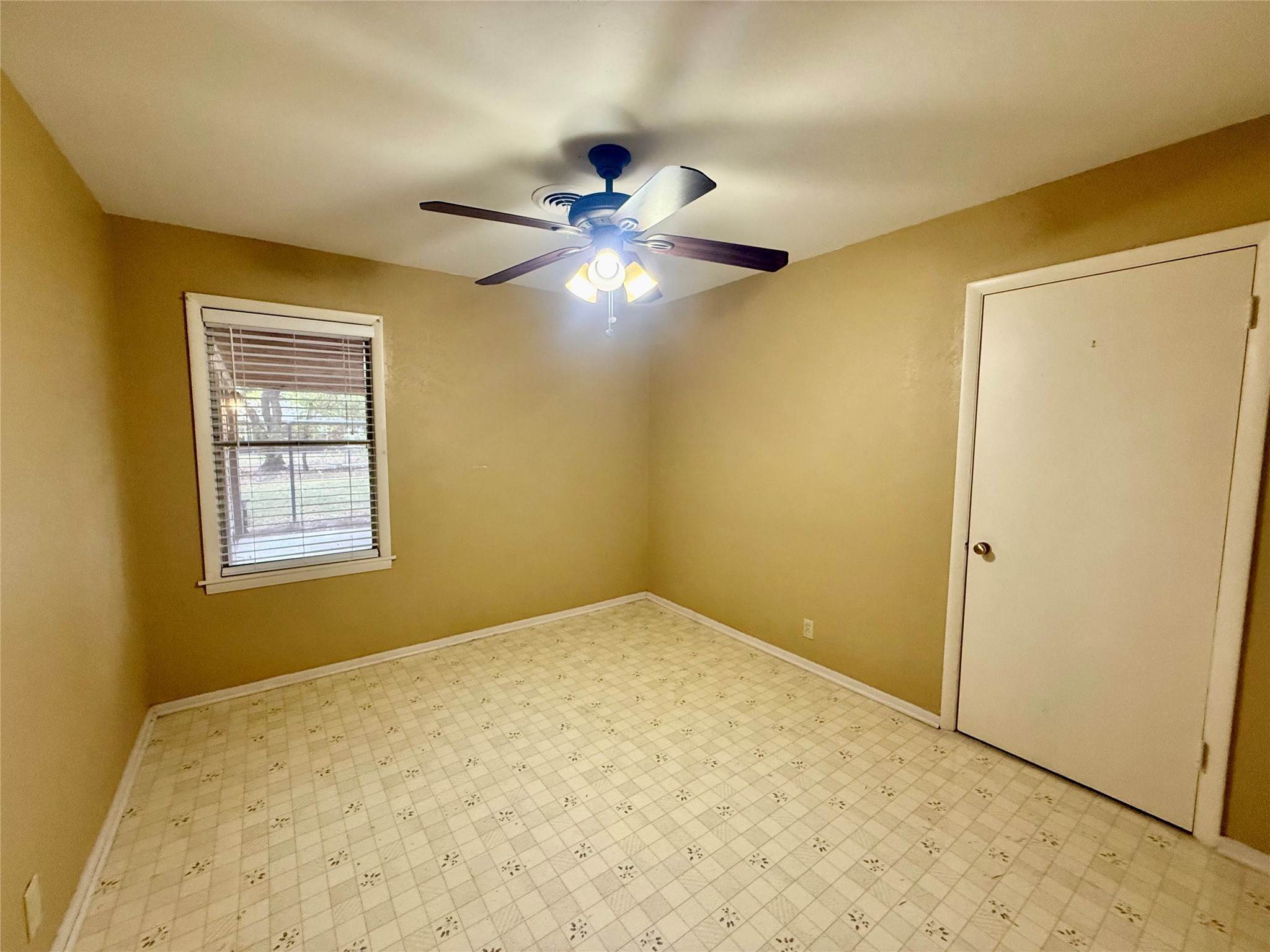 1633 Jones Street Rosenberg, TX 77471 - Photo 15 of 19 Bedroom 3