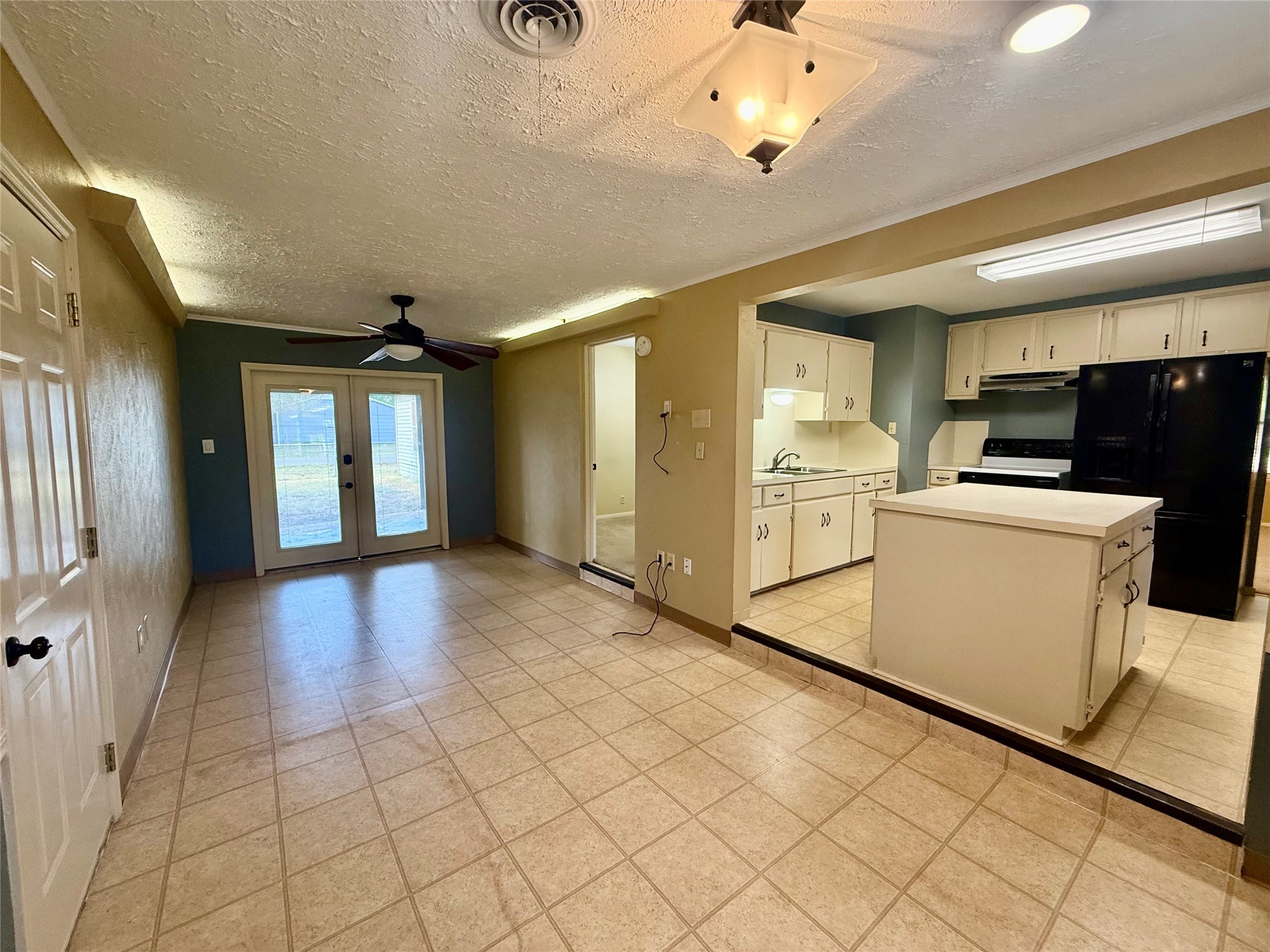 1633 Jones Street Rosenberg, TX 77471 - Photo 9 of 19 Additional Room off of the kitchen that can be used for so many things.