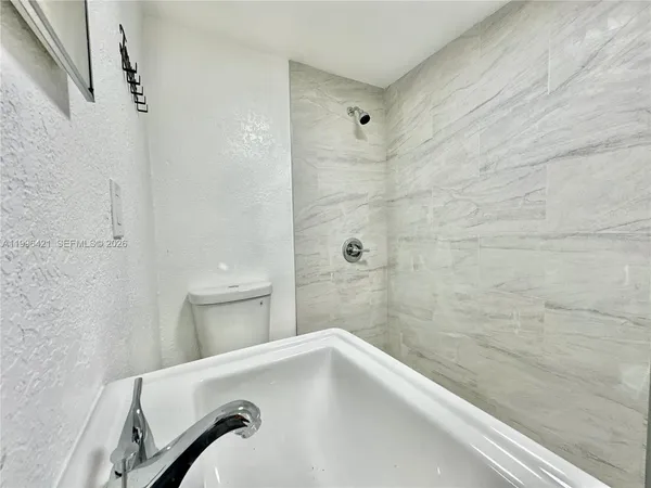 $1,250 | 5903 Southwest 26th Terrace, Unit 2 2, West Park, FL 33023