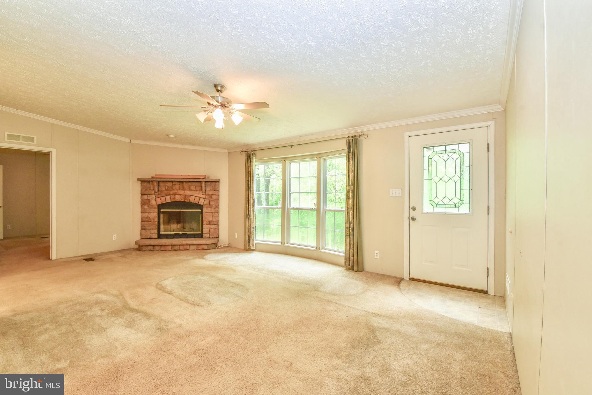918 Morgans Mill Road Bluemont, VA 20135 - Photo 7 of 17 Living room