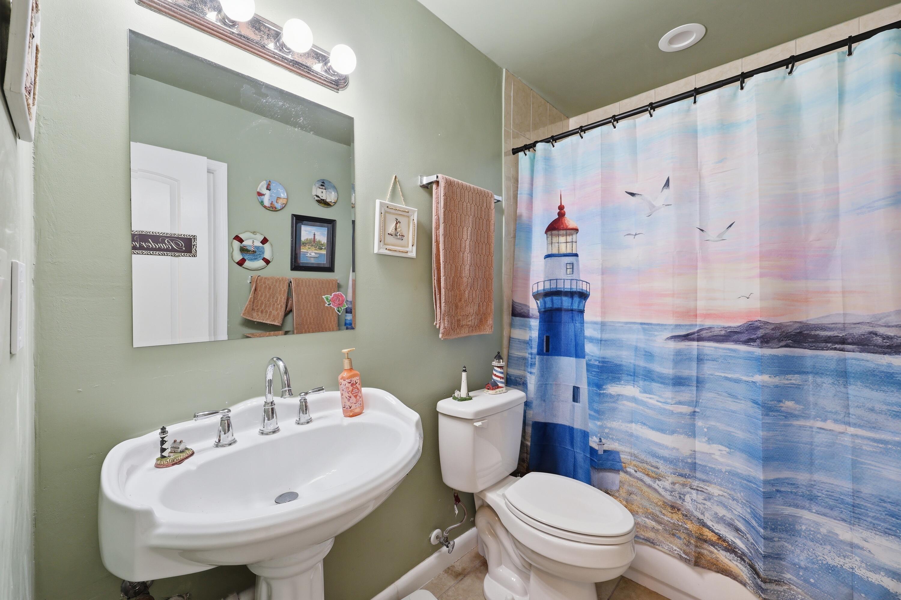 305 Circle East Jupiter, FL 33458 - Photo 22 of 36 2nd bath