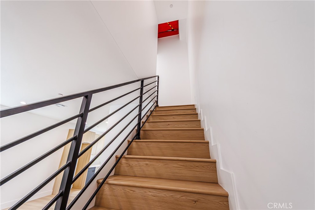 5209 20th Street, Unit A Los Angeles, CA 90016 - Photo 22 of 30 a view of entryway
