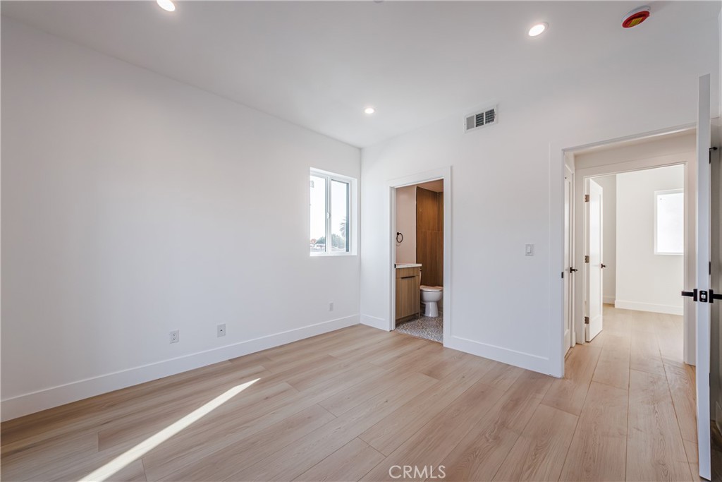 5209 20th Street, Unit A Los Angeles, CA 90016 - Photo 25 of 30 wooden floor in an empty room with a window