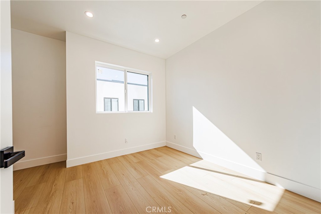 5209 20th Street, Unit A Los Angeles, CA 90016 - Photo 28 of 30 an empty room with wooden floor and windows