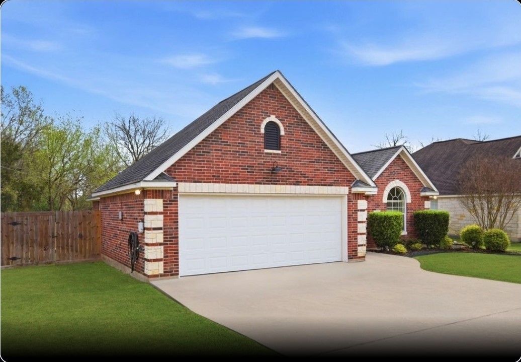 232 North Dixie Street Brenham, TX 77833 - Photo 2 of 43