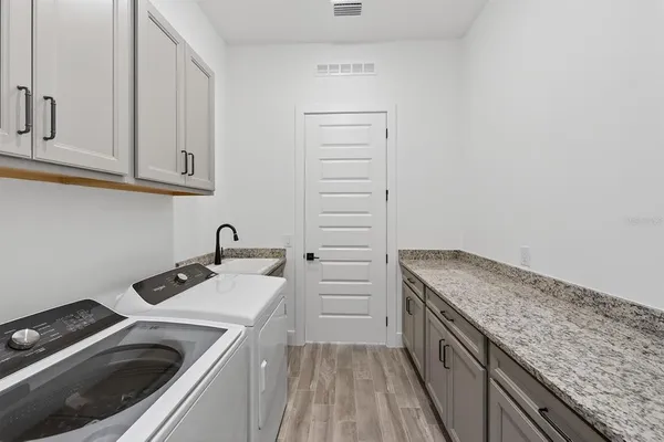 $5,900 | 19111 Fox Lndg Place, Lakewood Ranch, FL 34211