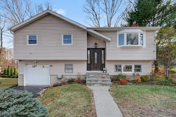 $599,900 | 14 Cindy Lane, Oak Ridge, NJ 07438