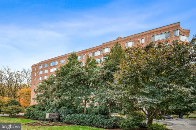 $282,800 | 4200 Cathedral Avenue Northwest, Unit 818, Washington, DC 20016