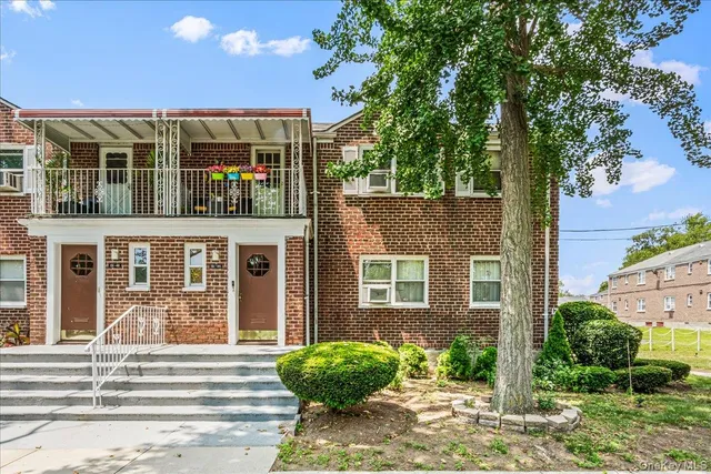 $290,000 | 131-44 Laurelton Parkway, Unit LOWR | Laurelton